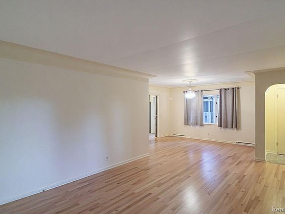 3rd image of 734 N Monroe St