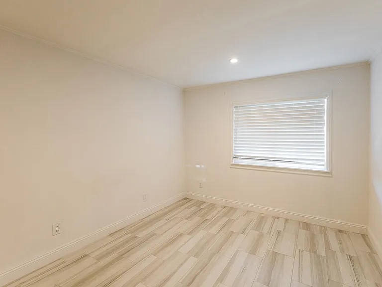 18730 Prairie St — Photo 10