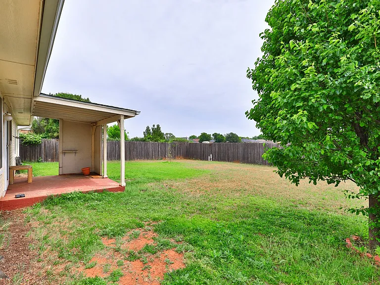 7825 Thompson Pkwy — Photo 34