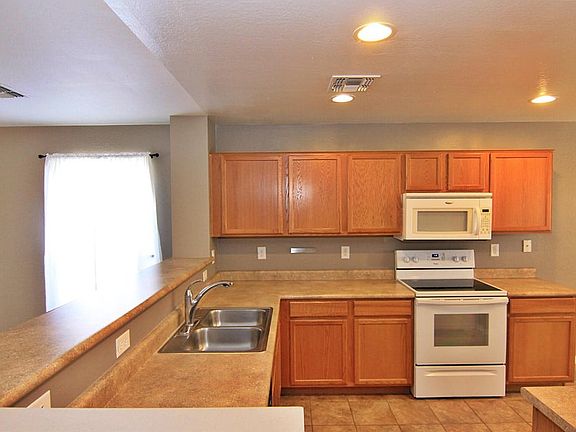3rd image of 2150 W Wilson Ave