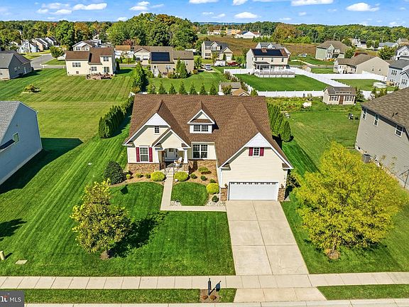 3rd image of 38 Granite Ln