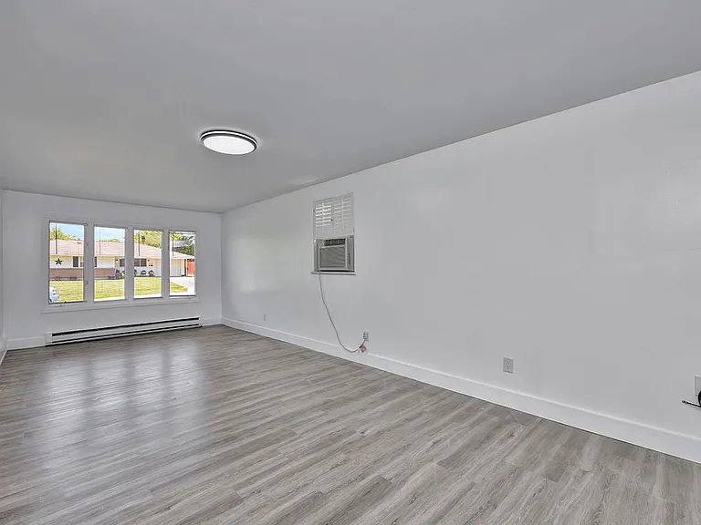6314 Holbrook Dr — Photo 25