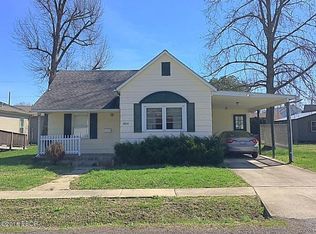 804 N 16th St, Herrin, IL 62948