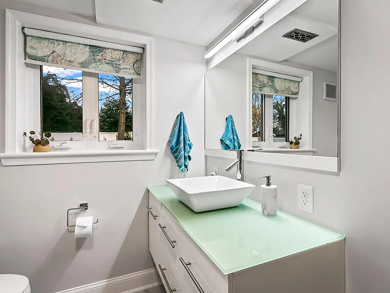 Lower level full bathroom!