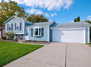 2826 Apache Trl, Wixom, MI 48393