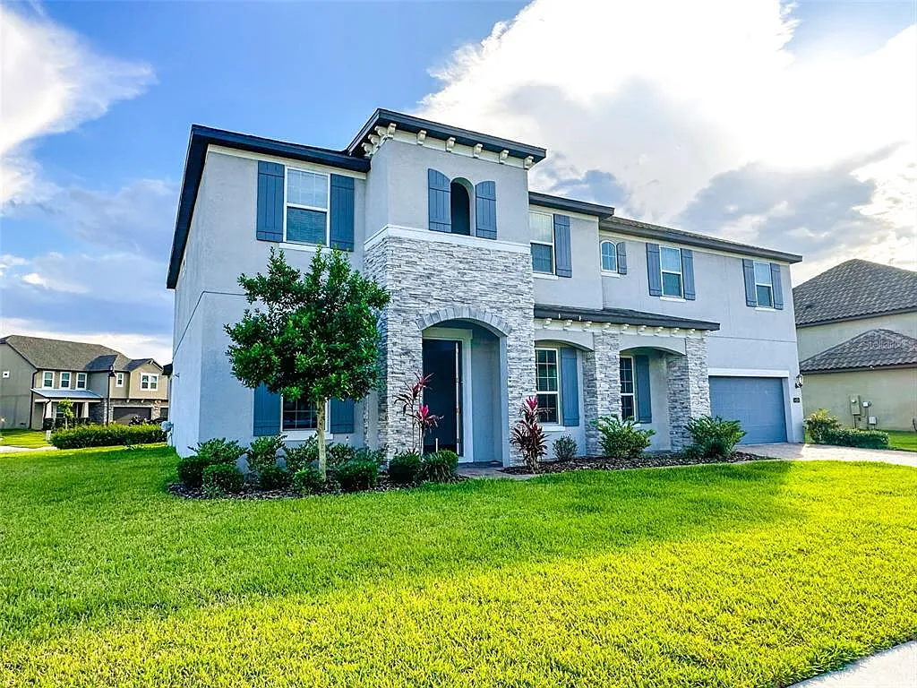 6 bed, 4.0 bath, 4194 sqft, $3,990 — Photo 2