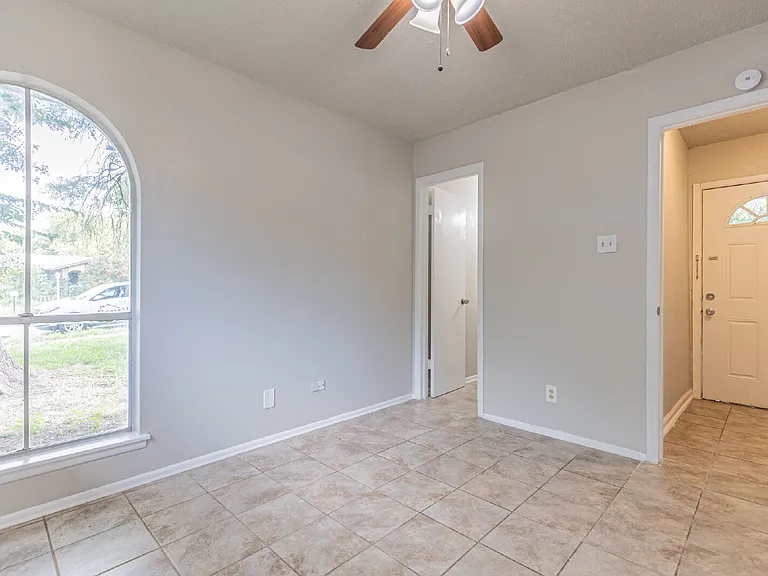 2306 Fairhill St — Photo 17