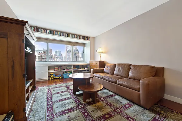 Sold by Nest Seekers International | media 4