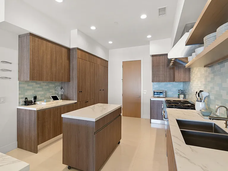 3306 Marcus Ave — Photo 12
