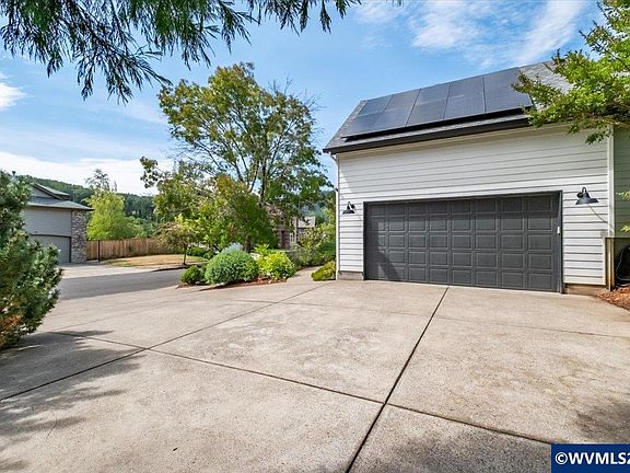 3rd image of 4401 NW Boxwood Dr