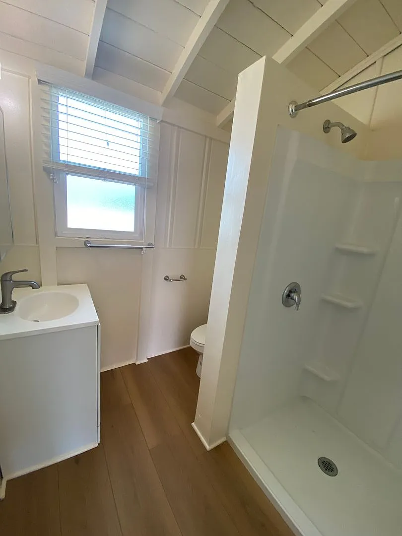 Studio Apartment Available now. Near Rosecrans and Sports Arena — Photo 4
