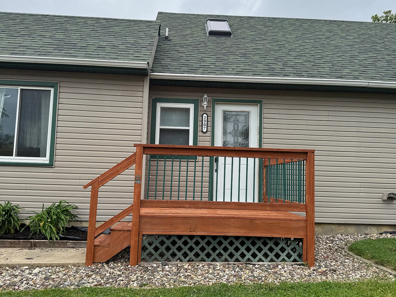 4 bed, 1397 sqft, $2,100 — Photo 1