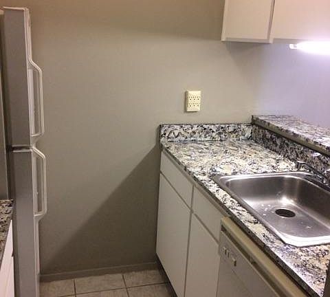 3rd image of 1601 Pennsylvania St NE Unit D4