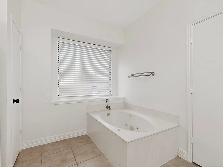 817 Edmonton Dr — Photo 22