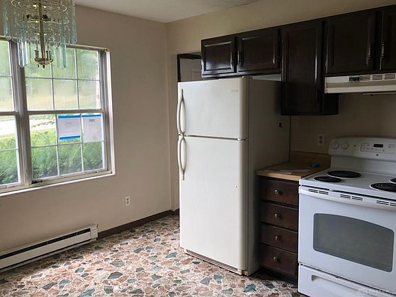 3rd image of 429 Clinton St