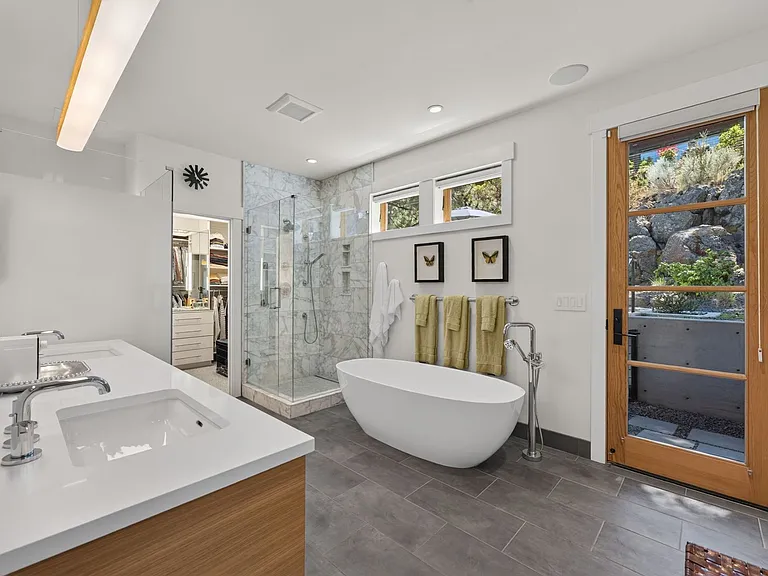 19077 Mount McLoughlin Ln — Photo 19