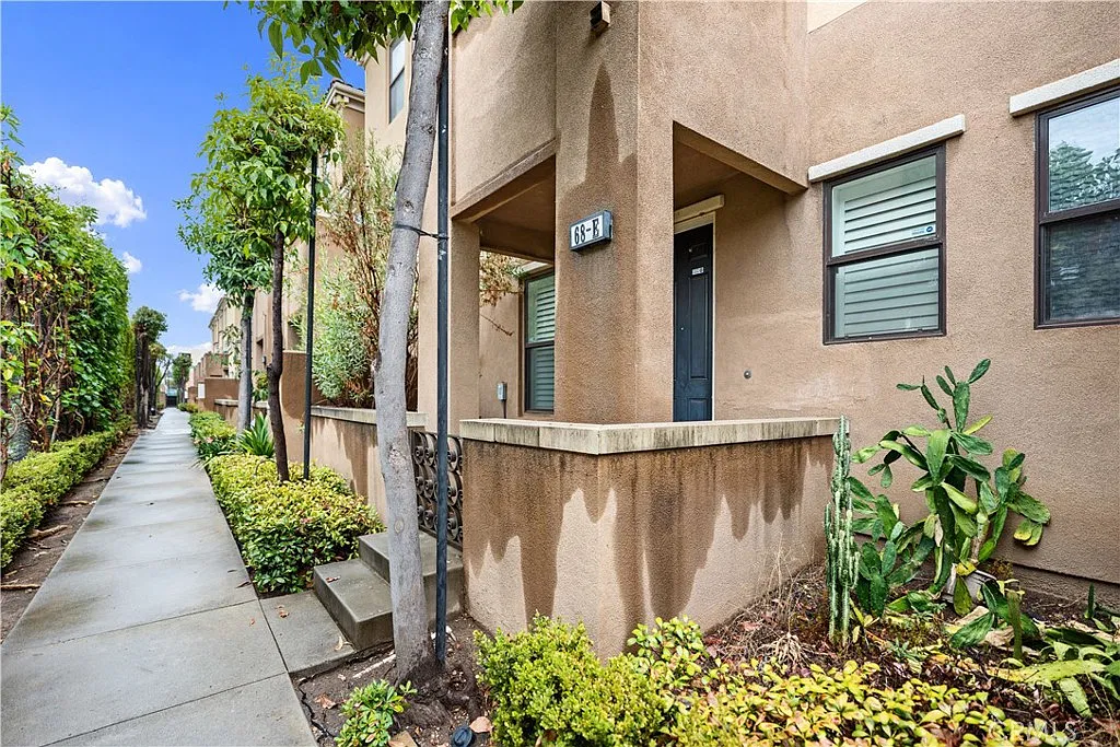 4 bed, 1760 sqft, $3,900 — Photo 1