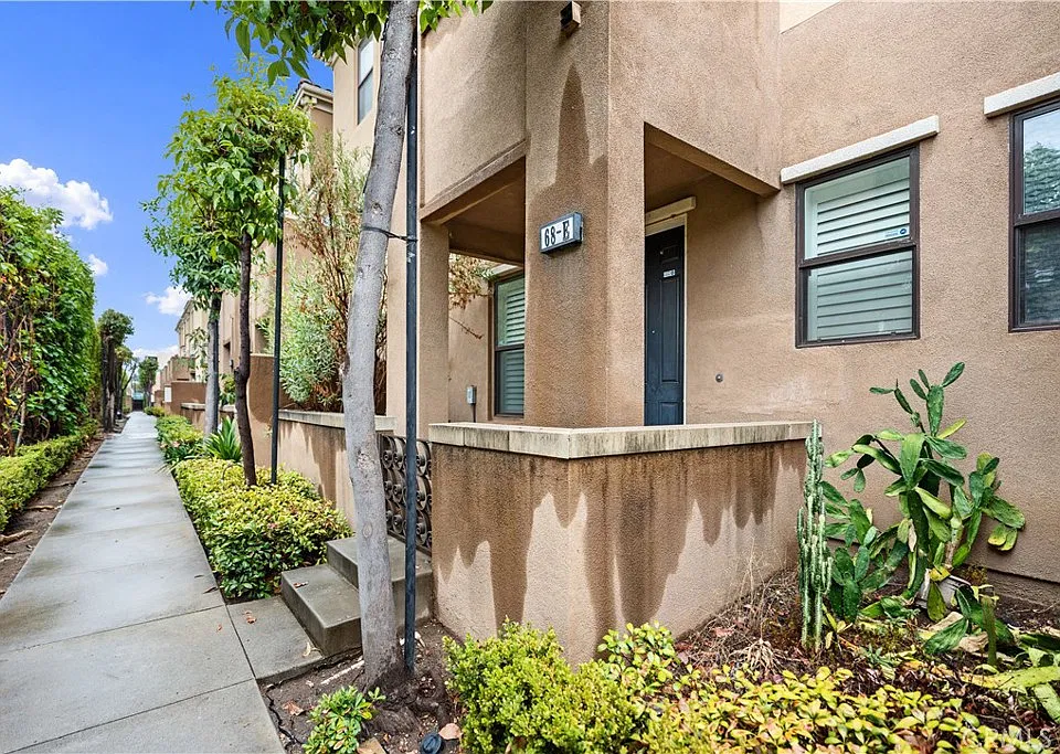 68 S 5th St E #E