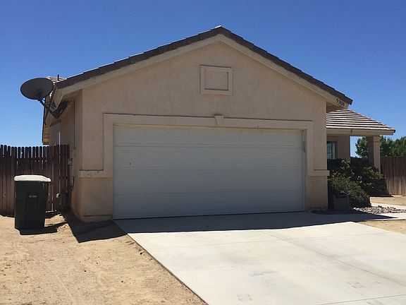 Two car garage w/ built ins 