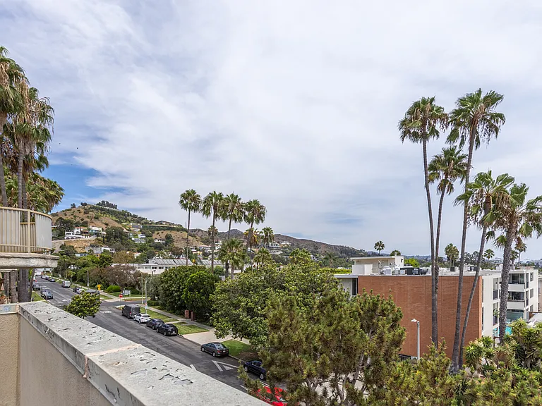 1539 N Laurel Ave #103 — Photo 49