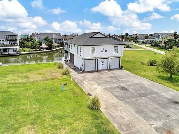 3rd image of 1031 Tiki Dr