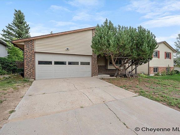 2nd image of 816 Gardenia Dr