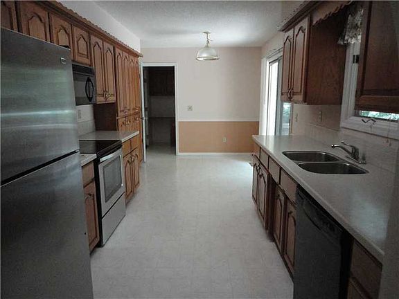 5th image of 16 Marina Cir N