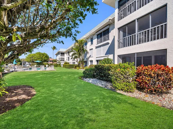 3055 Riviera Dr APT 102, Naples, FL 34103