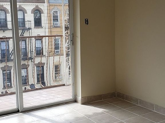 4th image of 287 Cooper St #3