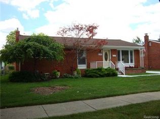 32590 Grinsell Dr, Warren, MI 48092