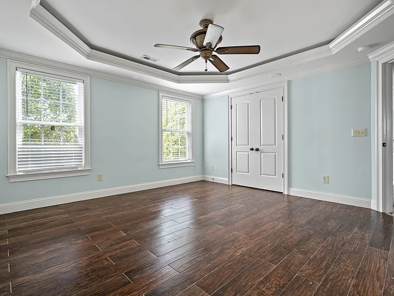 1601 Pickford Ln — Photo 24