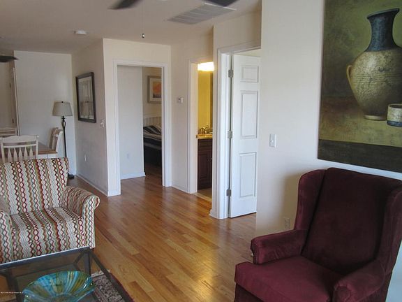 5th image of 202 Dupont Ave Unit 3