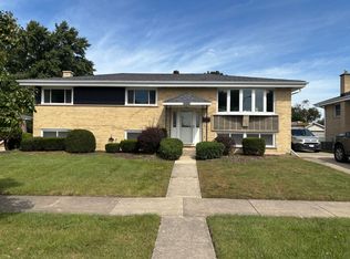 565 Arlene Dr, Wood Dale, IL 60191