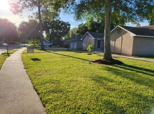 104 Tamarisk Trl, Lake Jackson, TX 77566