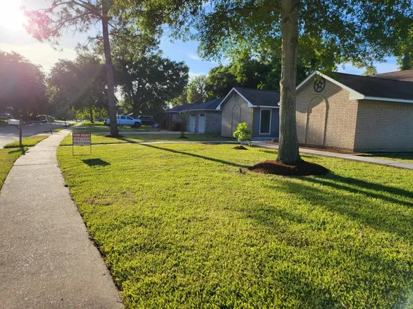 104 Tamarisk Trl, Lake Jackson, TX 77566