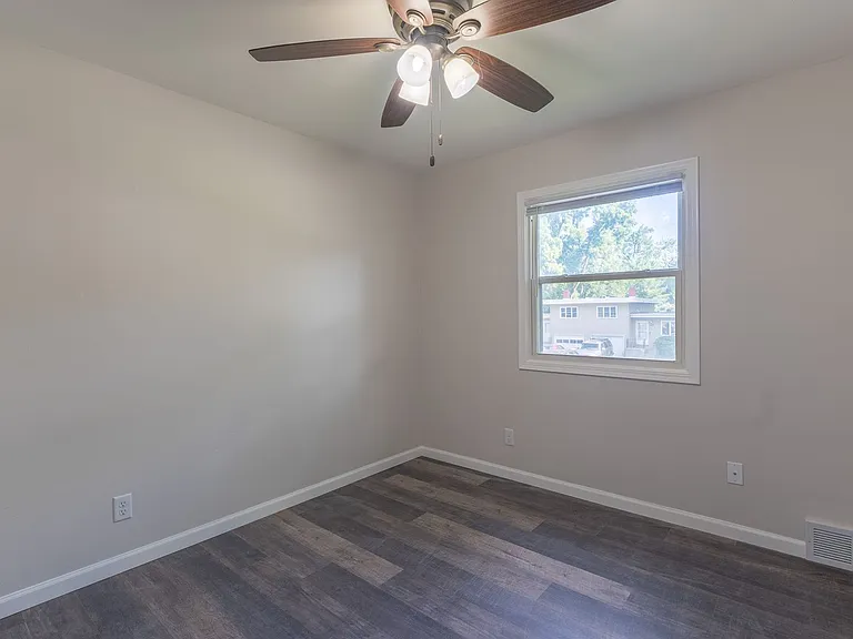 2109 Lake Point Dr — Photo 9