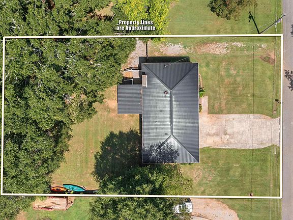 3rd image of 261 Moana Dr