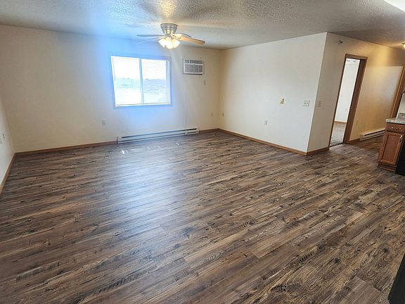 4th image of 493 E South Ave #9