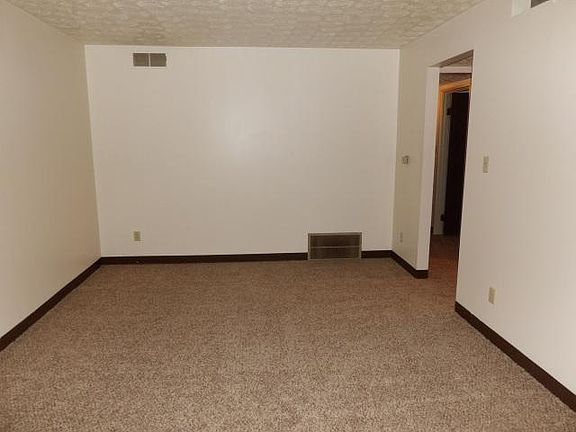 5th image of 1036 Patricia Dr APT 3