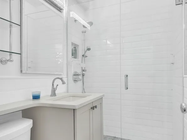 360 East 72nd Street image 5 of 5