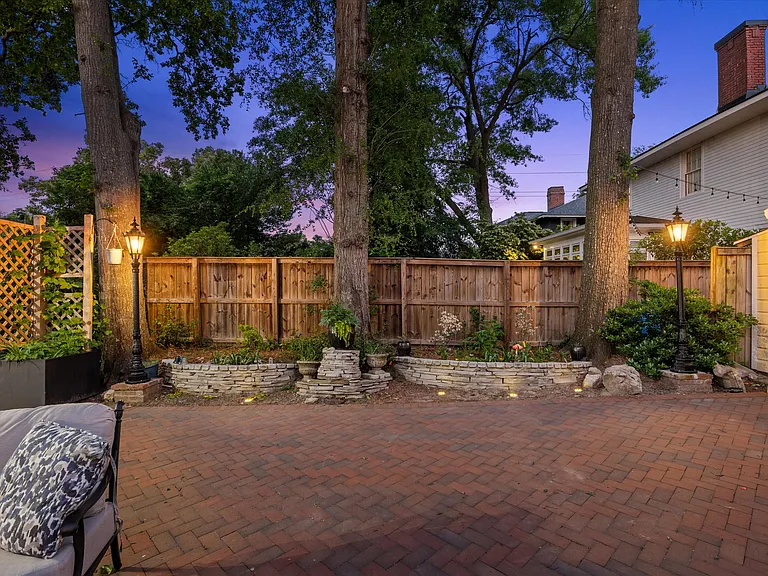 2509 Bellevue Ave — Photo 32