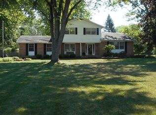 1142 Orchard Rd, Essexville, MI