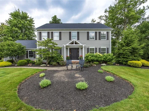 300 Lakeview Cir, Aurora, OH 44202