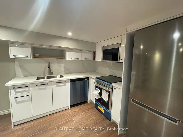 807 Dupont St #B — Photo 3