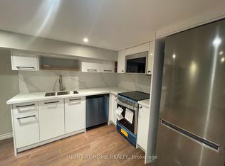 807 Dupont St #B, Toronto, ON M6G 1Z7