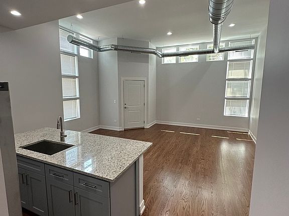 2nd image of 1444 W Erie St APT 1a