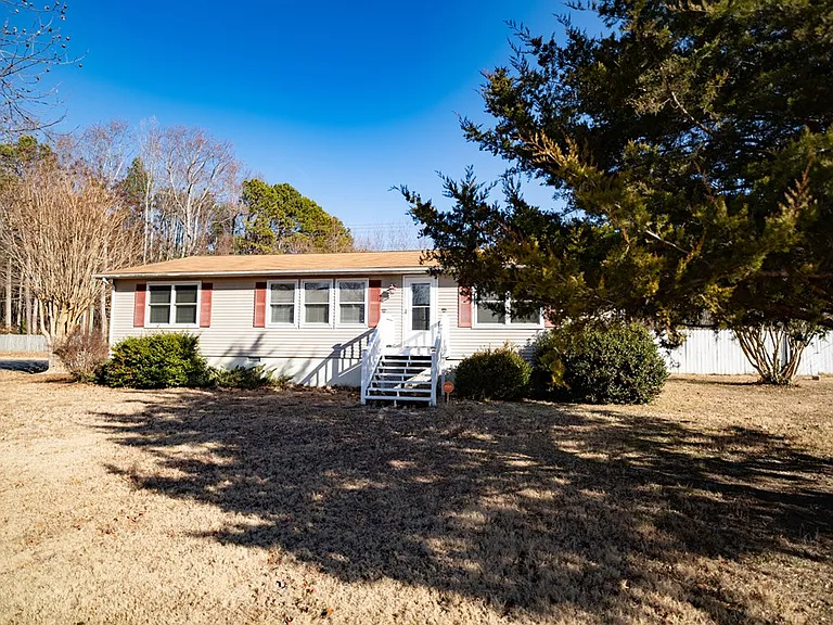 400 Brent Pl — Photo 2