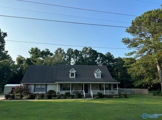 215 Oak Trl NE, Hartselle, AL 35640