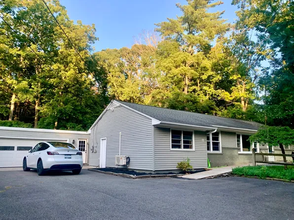 11 Vandebogart Rd #A, Woodstock, NY 12498