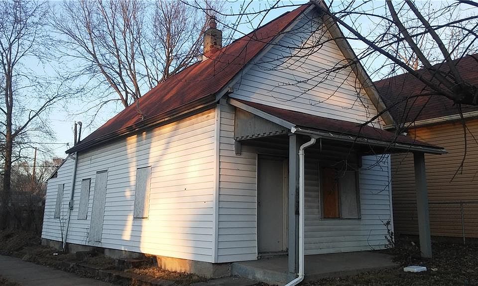 2nd image of 1920 Wilcox St